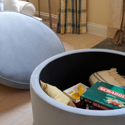The lid is completely removable which offers a vast amount of storage space