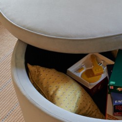 The lid is completely removable which offers a vast amount of storage space