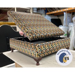 Heartwood Plain & Piped Lid Medium Depth Storage Footstool 91 x 91cm (36 x 36") COM Osborne & Little Gloriana Felicia - 4ins Queen Anne Mahogany Leg 7979 Heartwood Plain & Piped Lid Medium Depth Storage Footstool 91 x 91cm (36 x 36") COM Osborne & Little Gloriana Felicia - 4ins Queen Anne Mahogany Leg 7979